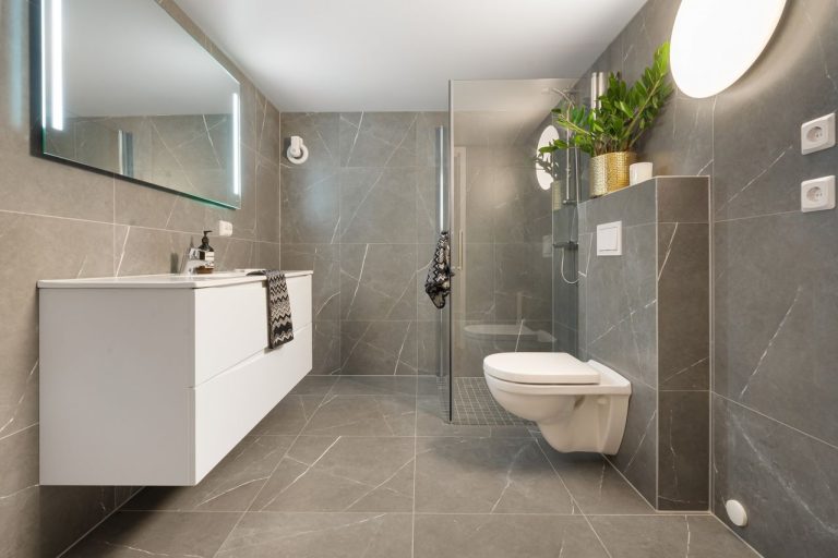 Comment poser soi-même du carrelage intérieur ?